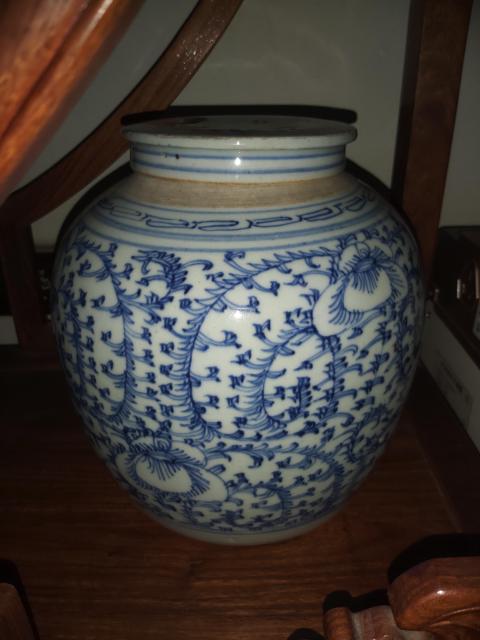 古玩陶瓷清中纏枝花卉紋青花罐拍賣，當前價格1880元
