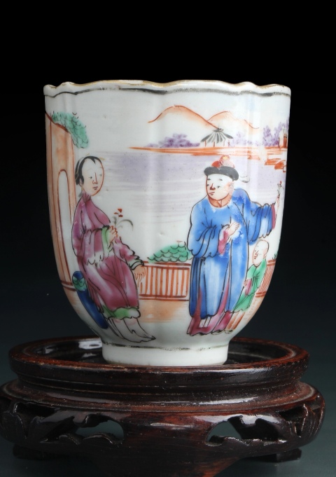 古玩陶瓷清乾隆廣彩滿大人故事圖花囗把杯拍賣,當(dāng)前價(jià)格3580元