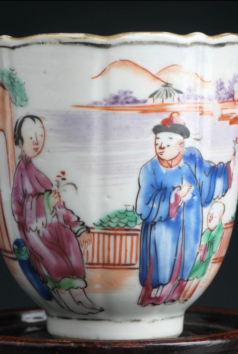 古玩陶瓷清乾隆廣彩滿大人故事圖花囗把杯拍賣,當(dāng)前價(jià)格3580元