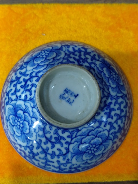 古玩陶瓷晚清纏枝花卉紋青花蓋碗拍賣，當前價格2888元