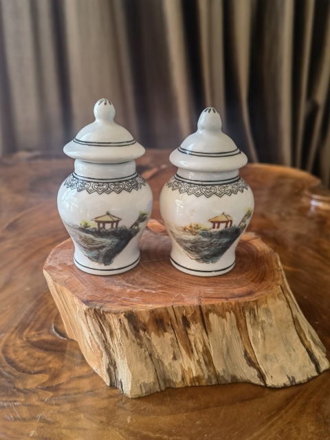 古玩陶瓷景德鎮(zhèn)制款粉彩山水紋蓋罐拍賣,當(dāng)前價格169元