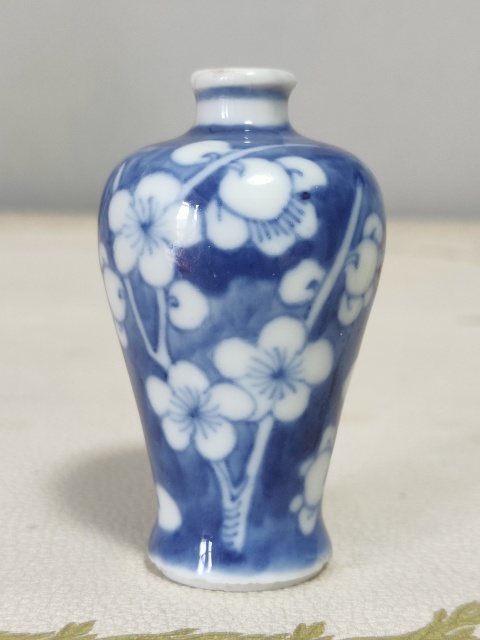 古玩陶瓷清晚期青花冰梅鼻煙壺/小梅瓶(一口價)拍賣,當前價格1300元