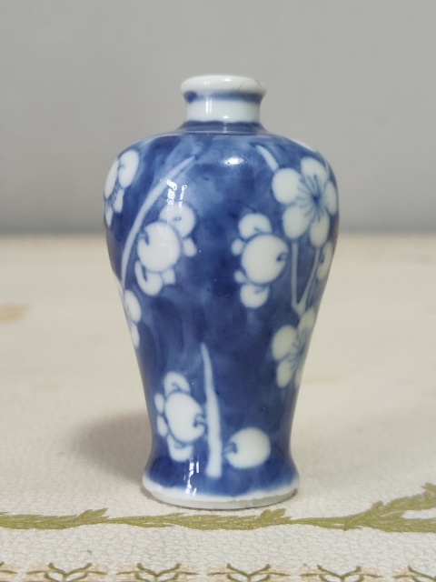 古玩陶瓷清晚期青花冰梅鼻煙壺/小梅瓶(一口價)拍賣,當前價格1300元