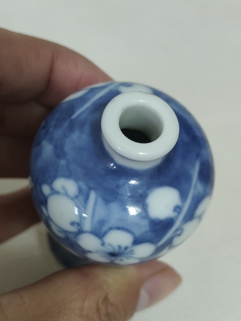 古玩陶瓷清晚期青花冰梅鼻煙壺/小梅瓶(一口價)拍賣,當前價格1300元