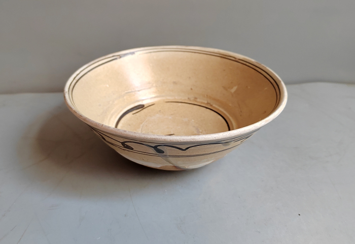 古玩陶瓷元代磁州窯白底黑彩水波紋碗拍賣,當前價格6800元