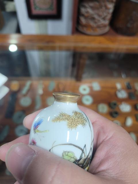 古玩陶瓷晚清民國粉彩蟲草紋鼻煙壺拍賣，當前價格1200元