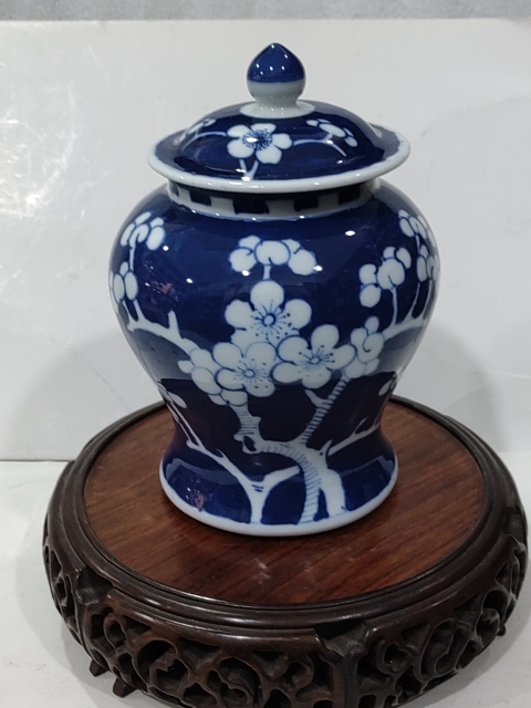 古玩陶瓷青花留白冰梅紋蓋罐拍賣,當前價格1880元