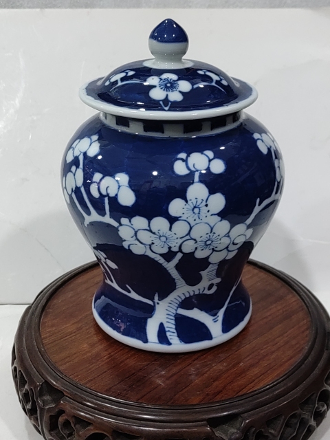 古玩陶瓷青花留白冰梅紋蓋罐拍賣,當前價格1880元