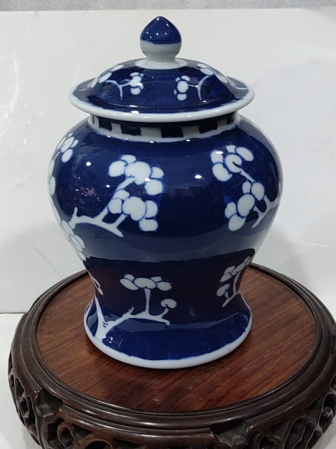 古玩陶瓷青花留白冰梅紋蓋罐拍賣,當前價格1880元