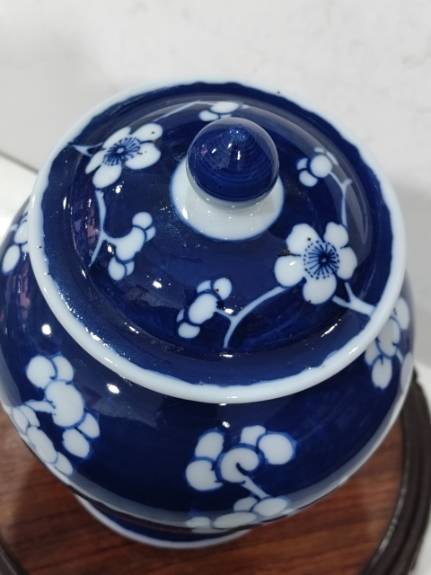 古玩陶瓷青花留白冰梅紋蓋罐拍賣,當前價格1880元