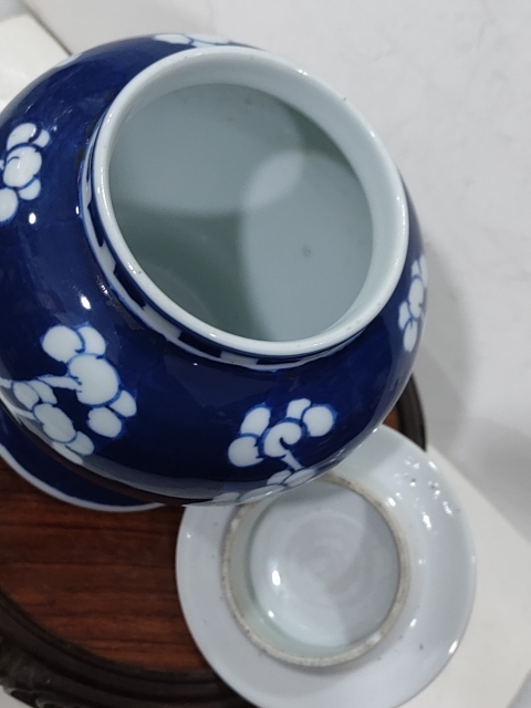 古玩陶瓷青花留白冰梅紋蓋罐拍賣,當前價格1880元