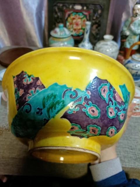 古玩陶瓷民國(guó)時(shí)期黃底粉彩碗拍賣,當(dāng)前價(jià)格3888元