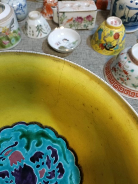古玩陶瓷民國(guó)時(shí)期黃底粉彩碗拍賣,當(dāng)前價(jià)格3888元