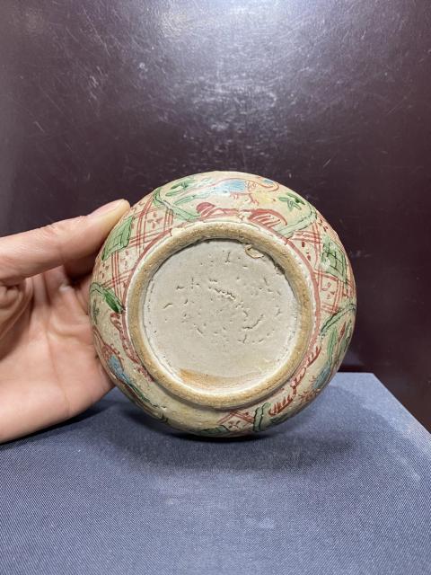古玩陶瓷明紅綠彩開窗鳳紋粉盒拍賣,當(dāng)前價(jià)格2680元