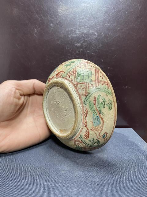 古玩陶瓷明紅綠彩開窗鳳紋粉盒拍賣,當(dāng)前價(jià)格2680元