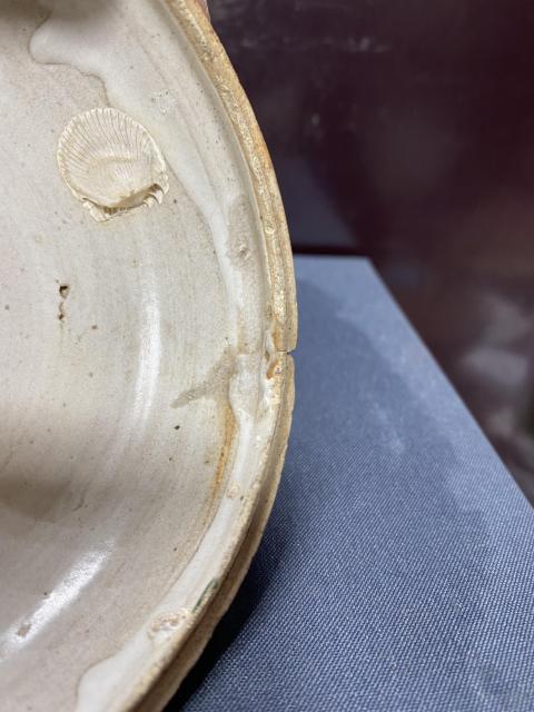 古玩陶瓷明紅綠彩開窗鳳紋粉盒拍賣,當(dāng)前價(jià)格2680元