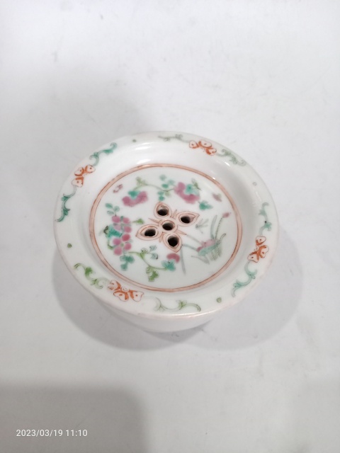 古玩陶瓷清同治粉彩仕女嬰戲圖蓋缸拍賣,當(dāng)前價格999元