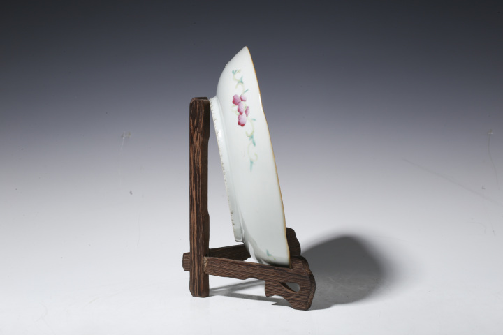 古玩陶瓷晚清·粉彩蓮池游禽紋花口盤拍賣，當(dāng)前價格1288元