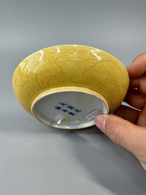 古玩陶瓷黃釉暗刻龍紋盤一對拍賣，當前價格128000元