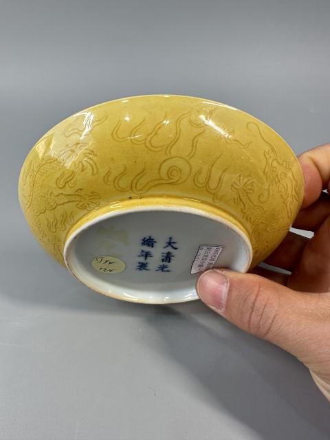 古玩陶瓷黃釉暗刻龍紋盤一對拍賣，當前價格128000元
