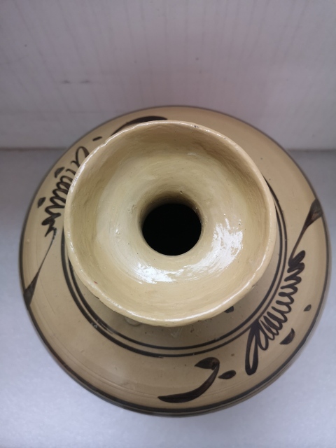 古玩陶瓷??明磁州窯白地褐彩花卉紋雙系壺拍賣,當(dāng)前價(jià)格990元