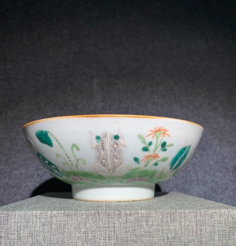 古玩陶瓷晚清粉彩荷池蛙趣碗拍賣,當前價格1500元