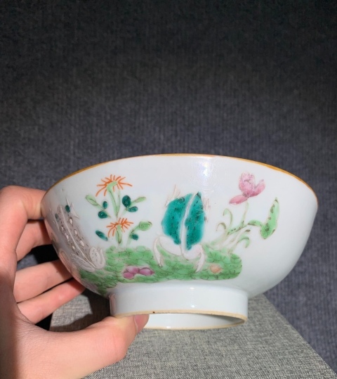 古玩陶瓷晚清粉彩荷池蛙趣碗拍賣,當前價格1500元