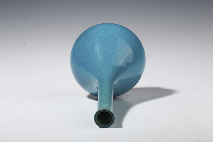 古玩陶瓷民國·孔雀藍釉長頸瓶拍賣，當前價格6800元