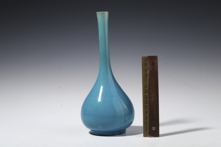 古玩陶瓷民國·孔雀藍釉長頸瓶拍賣，當前價格6800元