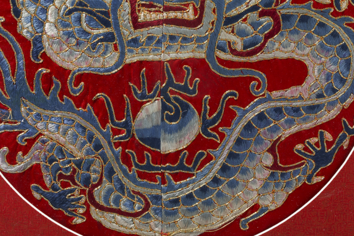 古玩雜項【保真·精品晚清民國】刺繡龍紋掛屏拍賣,當(dāng)前價格5500元