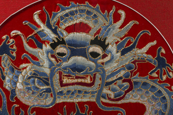 古玩雜項【保真·精品晚清民國】刺繡龍紋掛屏拍賣,當(dāng)前價格5500元