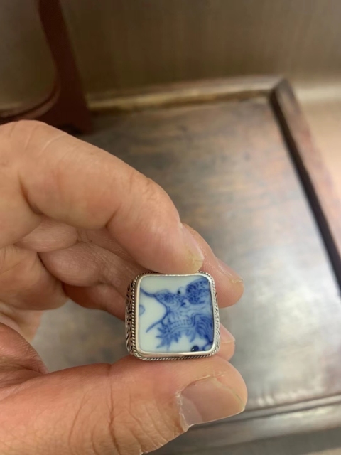 古玩陶瓷清代青花龍紋男士戒指拍賣，當(dāng)前價格3600元