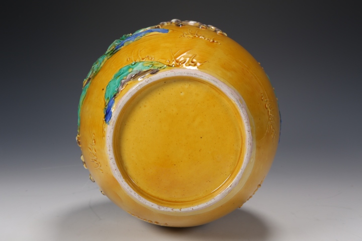 古玩陶瓷黃釉柳下三駿圖紋天球瓶拍賣，當前價格8888元