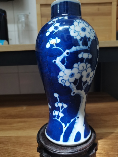 古玩陶瓷光緒青花留白冰梅瓶拍賣，當前價格2500元