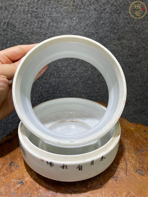 古玩陶瓷晚清民國(guó)?粉彩高仕圖朝珠盒（帶保真卡）拍賣(mài)，當(dāng)前價(jià)格9800元
