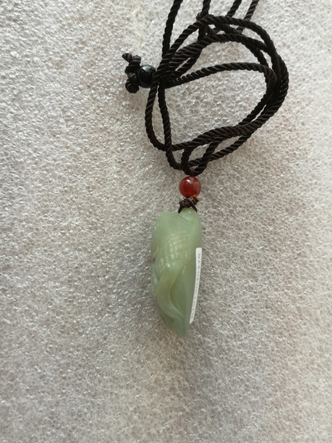 古玩玉器和田玉雕“魚荷”掛件拍賣,當前價格220元