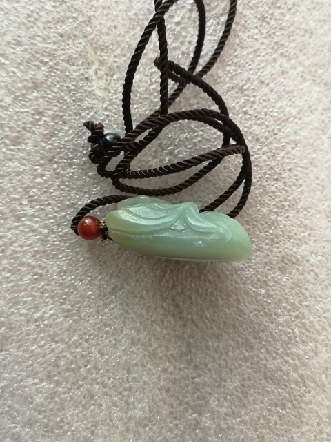 古玩玉器和田玉雕“魚荷”掛件拍賣,當前價格220元