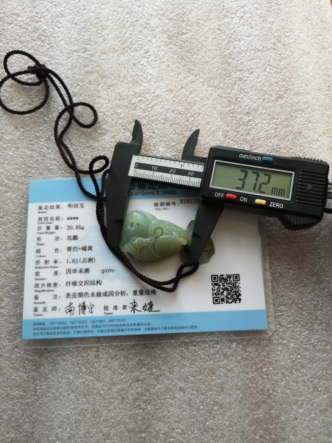 古玩玉器和田玉雕“魚荷”掛件拍賣,當前價格220元