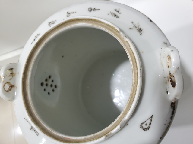 古玩陶瓷晚清民國淺降彩“紅樓夢”題材提梁壺（惠友價）拍賣，當前價格360元