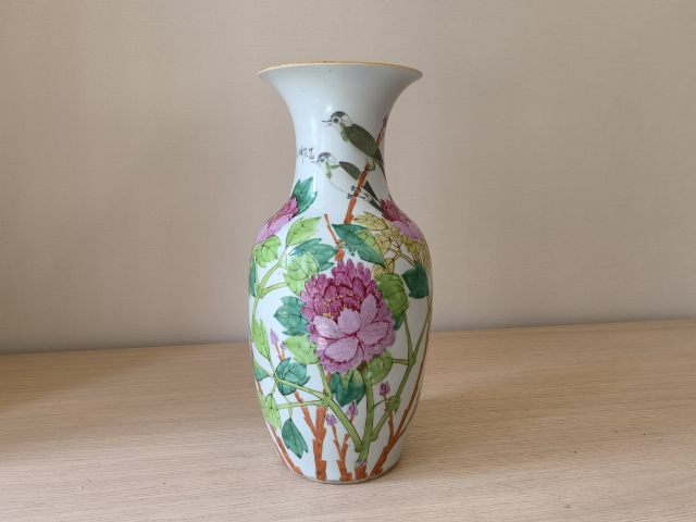 古玩陶瓷張子英富貴白頭淺降彩花卉紋瓶拍賣，當前價格8900元