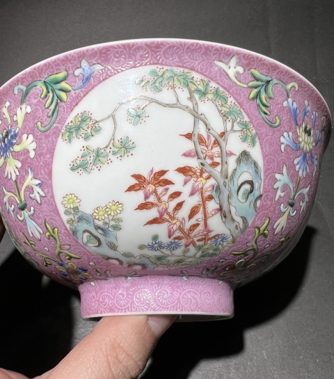 古玩陶瓷清道光 官窯內(nèi)青花外粉地軋道洋彩折枝花卉開光丹桂飄香圖碗拍賣,當(dāng)前價格650000元