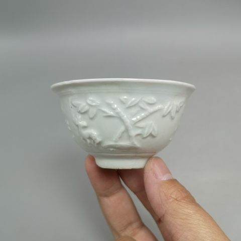 古玩陶瓷民國(guó)?白釉印花杯拍賣，當(dāng)前價(jià)格388元