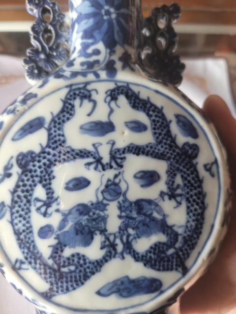 古玩陶瓷青花雙龍戲珠紋抱月瓶拍賣，當(dāng)前價格12800元