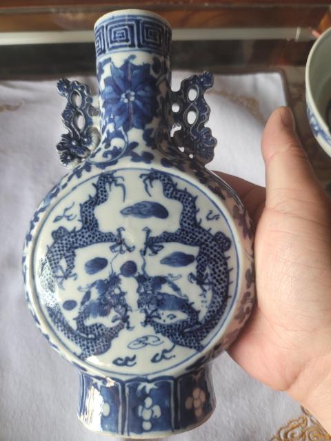 古玩陶瓷青花雙龍戲珠紋抱月瓶拍賣，當(dāng)前價格12800元