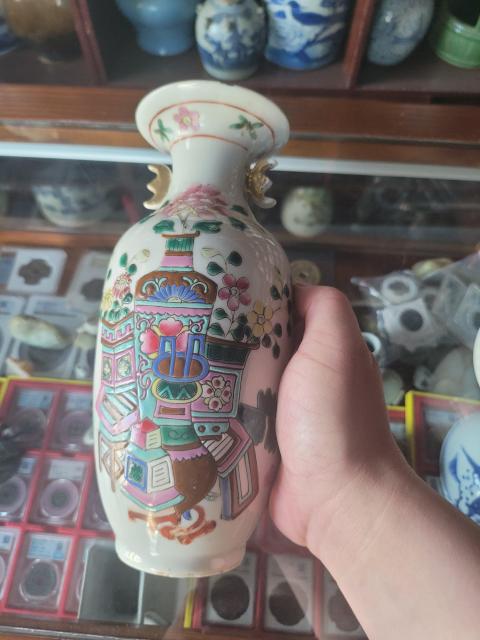 古玩陶瓷粉彩博古花卉紋雙耳瓶拍賣，當前價格1800元