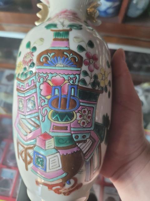 古玩陶瓷粉彩博古花卉紋雙耳瓶拍賣，當前價格1800元