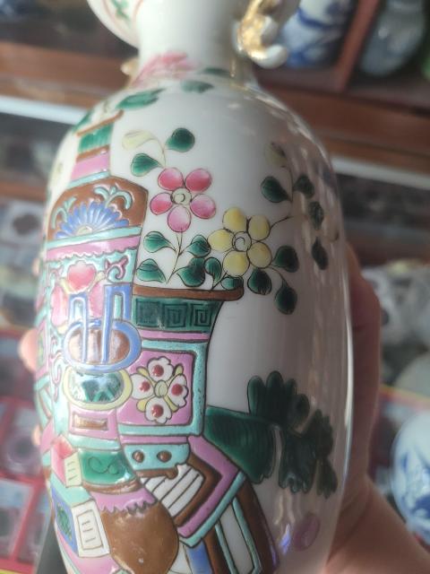 古玩陶瓷粉彩博古花卉紋雙耳瓶拍賣，當前價格1800元