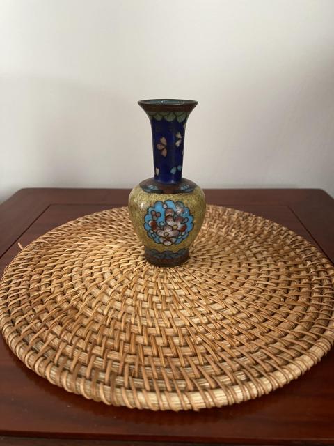 古玩陶瓷晚清民國·銅胎掐絲琺瑯花卉紋賞瓶拍賣，當前價格1600元