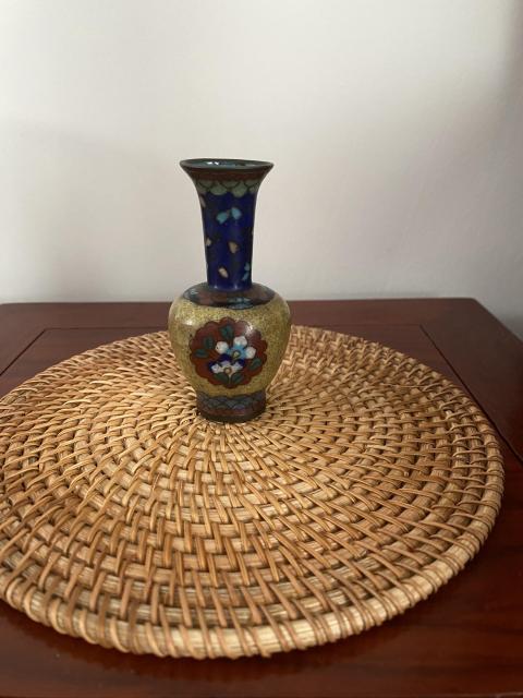 古玩陶瓷晚清民國·銅胎掐絲琺瑯花卉紋賞瓶拍賣，當前價格1600元