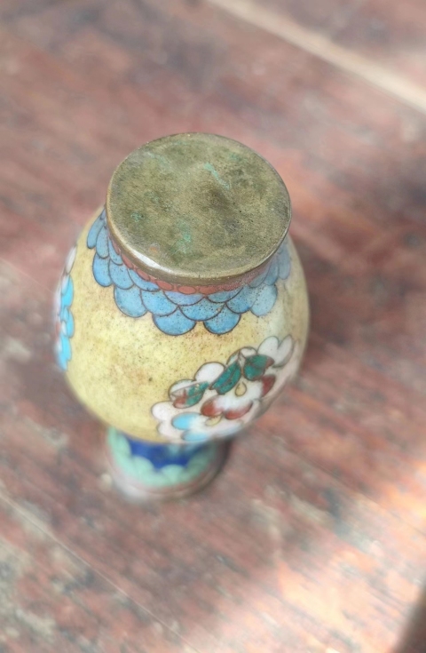 古玩陶瓷晚清民國·銅胎掐絲琺瑯花卉紋賞瓶拍賣，當前價格1600元